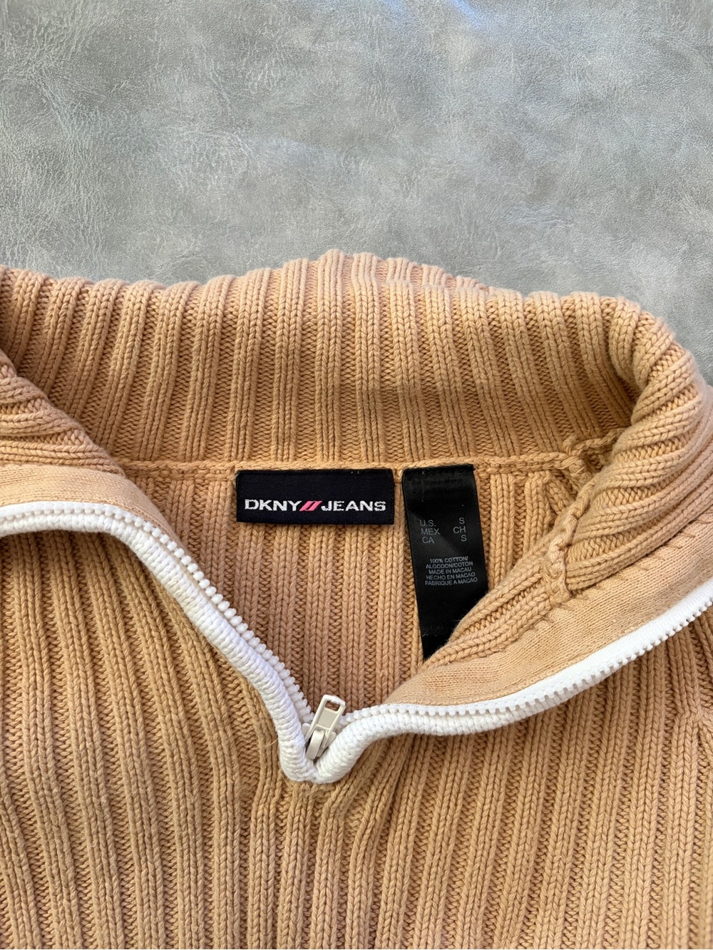 Y2K 2000โs DKNY Tan Ribbed Knit Quarter Zip Sweater - Picture 6 of 10